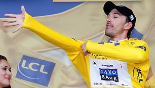 Pirmasis geltonuosius šių metų „Tour de France“ marškinėlius apsivilko F.Cancellara