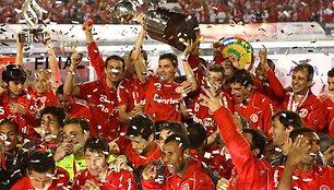&bdquo;Internacional&ldquo; klubas &bdquo;Copa Libertadores&ldquo; taurę i&scaron;kovojo antrą kartą klubo istorijoje