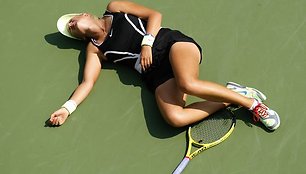 Staiga nugriuvusi V.Azarenka sukėlė didžiulį išgąstį