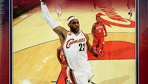 2011 metų &bdquo;Cavaliers&ldquo; komandos kalendorių puo&scaron;ia į &bdquo;Heat&ldquo; persikėlusio L.Jameso nuotrauka
