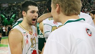 S.Ožboltas mačą baigė kruvinais mar&scaron;kinėliais