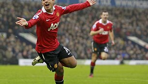 &bdquo;Manchester United&ldquo; klubui pergalę padovanojo Javieras Hernandezas.