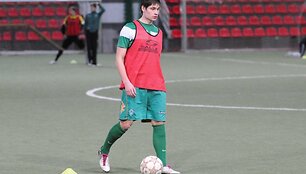 Legendinio &bdquo;Žalgirio&ldquo; futbolininko Romo Mažeikio sūnus Mantas.