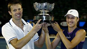 Mi&scaron;rių dvejetų čempionai slovėnė Katarina Srebotnik ir kanadietis Danielis Nestoras.