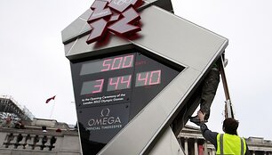 Darbuotojai mėgina laikrodį vėl priversti skaičiuoti laiką.