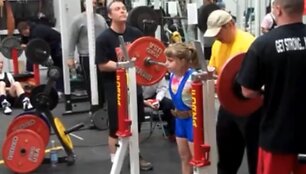 9-metė Naomi Kutin pagerino pasaulio sunkiosios atletikos rekordą, kuris anksčiau priklausė 20-metei