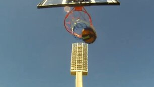 Rekordinis metimas buvo atliktas i&scaron; kriketo stadiono Australijoje ap&scaron;vietimo bok&scaron;to