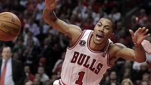 Derrickas Rose'as nugalėtojams pelnė 25 taškus.