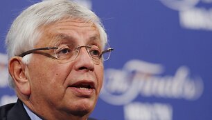 NBA komisas Davidas Sternas.