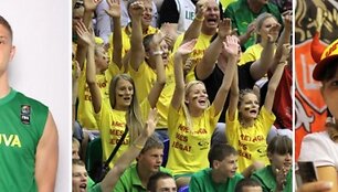 Tautvydas Sabonis (k.) džiaugiasi audringu sirgalių palaikymu Latvijoje.