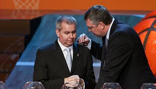 Ukrainos krep&scaron;inio federacijos prezidentas Aleksandras Volkovas (de&scaron;inėje).