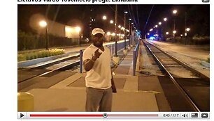 Juodaodis atlieka dainą &bdquo;Ant kalno mūrai&ldquo; 