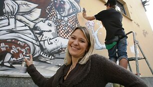 &bdquo;Pasakos&ldquo; direktorės G.Akcijonaitės teigimu, kino teatro idėją paversti realybe padėjo draugai, o kai kurie i&scaron; jų įdėjo ir nemažai savo rankų darbo.
