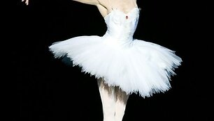 LNOBT balerina Olga Kono&scaron;enko yra &scaron;okusi de&scaron;imtyse spektaklių ir sukūrusi daugybę įsimintinų pagrindinių vaidmenų. Vienas jų &ndash; moteri&scaron;kosios oro dvasios Silfidės vaidmuo balete &bdquo;Silfidė&ldquo;. 