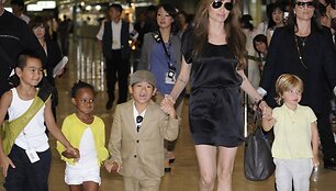 Angelina Jolie su vaikais