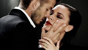 Kadras iš kvepalų „Intimately Beckham Yours“ reklamos