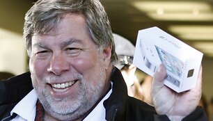 Pagrindinis &bdquo;Apple&ldquo; vieno i&scaron; įkūrėjų Steve&lsquo;o Wozniako telefonas yra &bdquo;iPhone&ldquo;, tačiau jis neslepia simpatijų konkurentų &bdquo;Google&ldquo; sukurtai &bdquo;Android&ldquo; operacinei sistemai. 