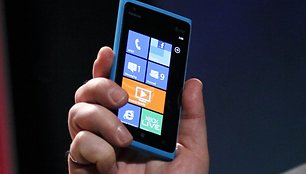 „Nokia Lumia 900“ išmanusis telefonas su „Windows Phone“ operacine sistema