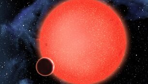 Planeta GJ1214b skrieja aplink savo žvaigždę. 