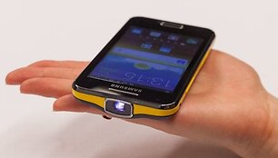 &bdquo;Samsung Galaxy Beam&ldquo; i&scaron;manusis telefonas su projektoriumi