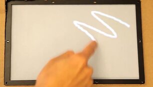 &bdquo;Microsoft&ldquo; tyrėjams pavyko sumažinti lietimui jautraus ekrano vėlavimą iki 1 milisekundės. 