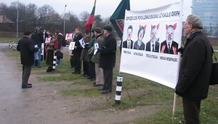 Jaunųjų konservatorių ir sąjūdiečių piketas prie&scaron; &bdquo;opozicijos populistus&ldquo;.