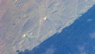 &bdquo;Taip, mes matome piramides i&scaron; kosmoso&ldquo;, &ndash; i&scaron; TKS darytą Egipto piramidžių nuotrauką komentuoja S.Noguchi. 