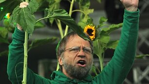 Didžiausią dėmesį Kolumbijos Nacionalinio universiteto rektoriumi ne vienerius metus dirbęs A.Mockus žada skirti &scaron;vietimui, tai jam garantuoja didžiulę jaunimo paramą.
