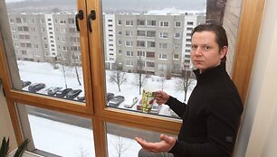 Gatvė, &scaron;alia kurios buvo paliktas automobilis, apsupta namų, tačiau Arijus abejoja, ar kaimynai ką nors matė &ndash; naktimis čia aklinai tamsu. 