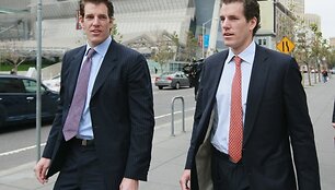 Dvyniai Cameronas ir Tyleris Winklevossai.