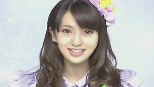 Japonijos popmuzikos grupės AKB48 narė Eguchi Aimi tėra kompiuteriu sukurtas merginos atvaizdas. 