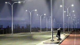Olandijoje testuojama i&scaron;manioji gatvių ap&scaron;vietimo sistema, kuri nustato įprastinį ap&scaron;vietimą, kai gatvėje pasirodo judantys pėstieji, dviratininkai ar automobiliai. 