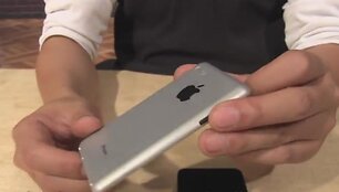 Taip atrodo &bdquo;iPhone 5&ldquo; prototipas, sukurtas remiantis gandais internete. 