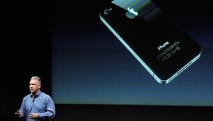 &bdquo;Apple&ldquo; viceprezidentas rinkodarai Philas Schilleris pristato &bdquo;iPhone 4S&ldquo;.