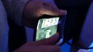 &bdquo;Nokia&ldquo; pademonstravo lankstaus i&scaron;maniojo telefono prototipą.