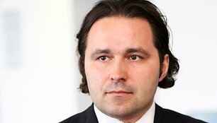 L.Varanavičiaus teigimu, pirmuosius futbolo vaisius Lietuvoje galėtume skinti &scaron;alyje pastačius 5-6 futbolo akademijas ir joms sėkmingai ugdant jaunuosius talentus mažiausiai 8 metų laikotarpį.