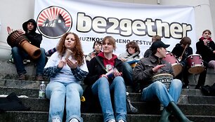 2010-aisiais &bdquo;Be2gether&ldquo; pateko į finalinį de&scaron;imtuką Europos festivalių apdovanojimuose.