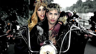 Lady Gaga savo naujausiame kūrinyje &bdquo;Judas&ldquo; įkūnijo Mariją Magdalietę.