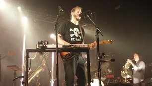 &bdquo;Bon Iver&rdquo; lyderis Justinas Vernonas Hamburge su publika bendravo ne žodžiais, o muzika.