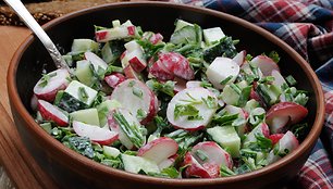 Ridikėlių ir agurkų salotos