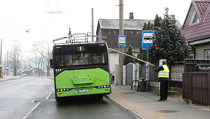 Šerkšnas Kaune sutrikdė troleibusų eismą