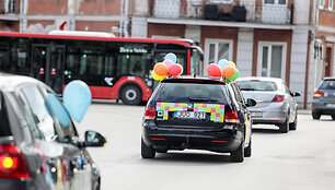 Abiturientai &scaron;venčia paskutinio skambučio dieną