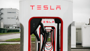 „Tesla supercharger“ krovimo stotelė Kaune