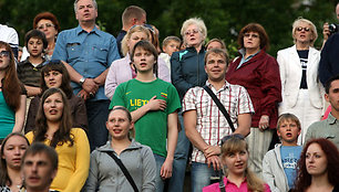 Kauniečiai Lietuvos himną giedojo festivalio "Operetė Kauno pilyje" metu