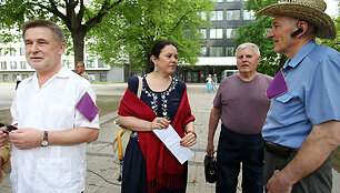 Valdas Vasiliauskas (k.), Aurelija Stancikienė, Jonas Varkala (d.)