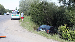 &bdquo;Volkswagen Golf&ldquo; nuslydo nuo kelio