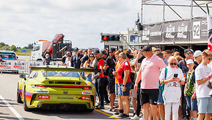 Lenktynių Pit Walk