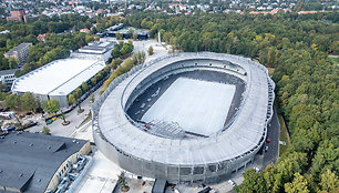 Stadiono veja uždengta agroplėvele