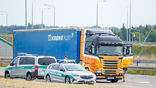 Automobilių patikra prie Lenkijos sienos