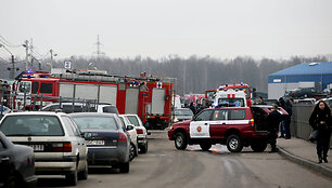 Gaisras automobilių turguje